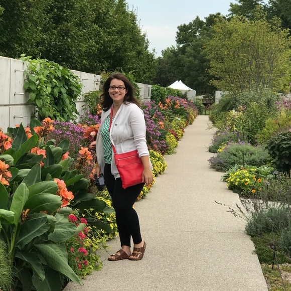 Meet your Posher, Chelsey *FIVE STAR SELLER* - Picture 1 of 3